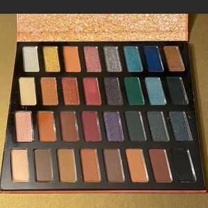Wet N Wild: ColorIcon 32-Pan Eyeshadow Palette